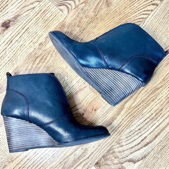 Lucky Brand Black Leather Yinan Booties 10 - Picture 3 of 10